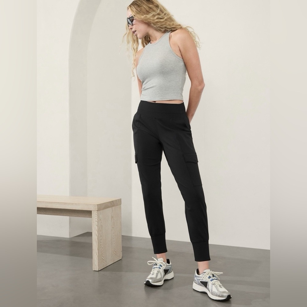 Athleta Venice Cargo Jogger - Small - high rise black stretch active pant